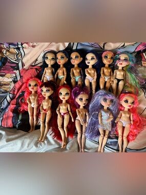 Lot of Rainbow High dolls